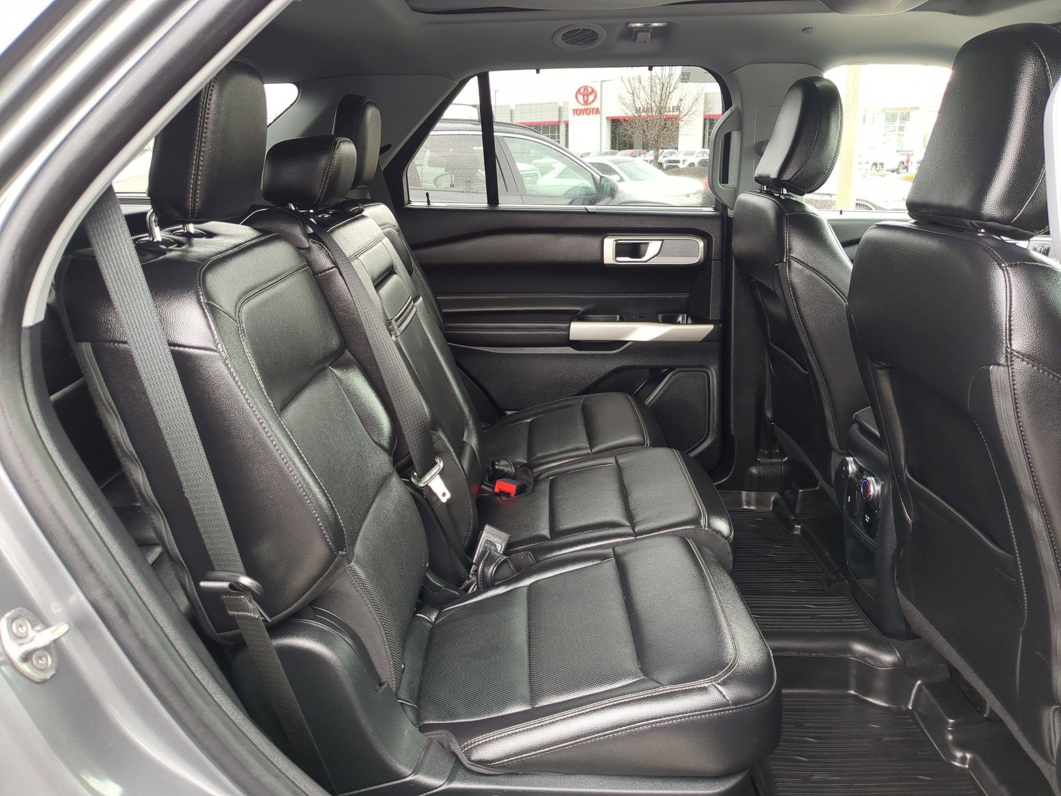 Used 2021 Ford Explorer Limited w/ Hybrid Equipment Group 310A image 32