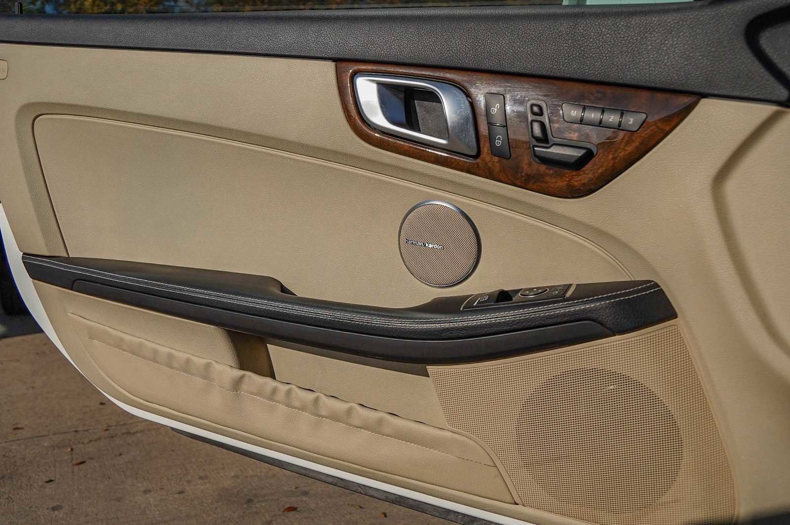 Used 2015 Mercedes-Benz SLK 250 w/ Premium Package image 20