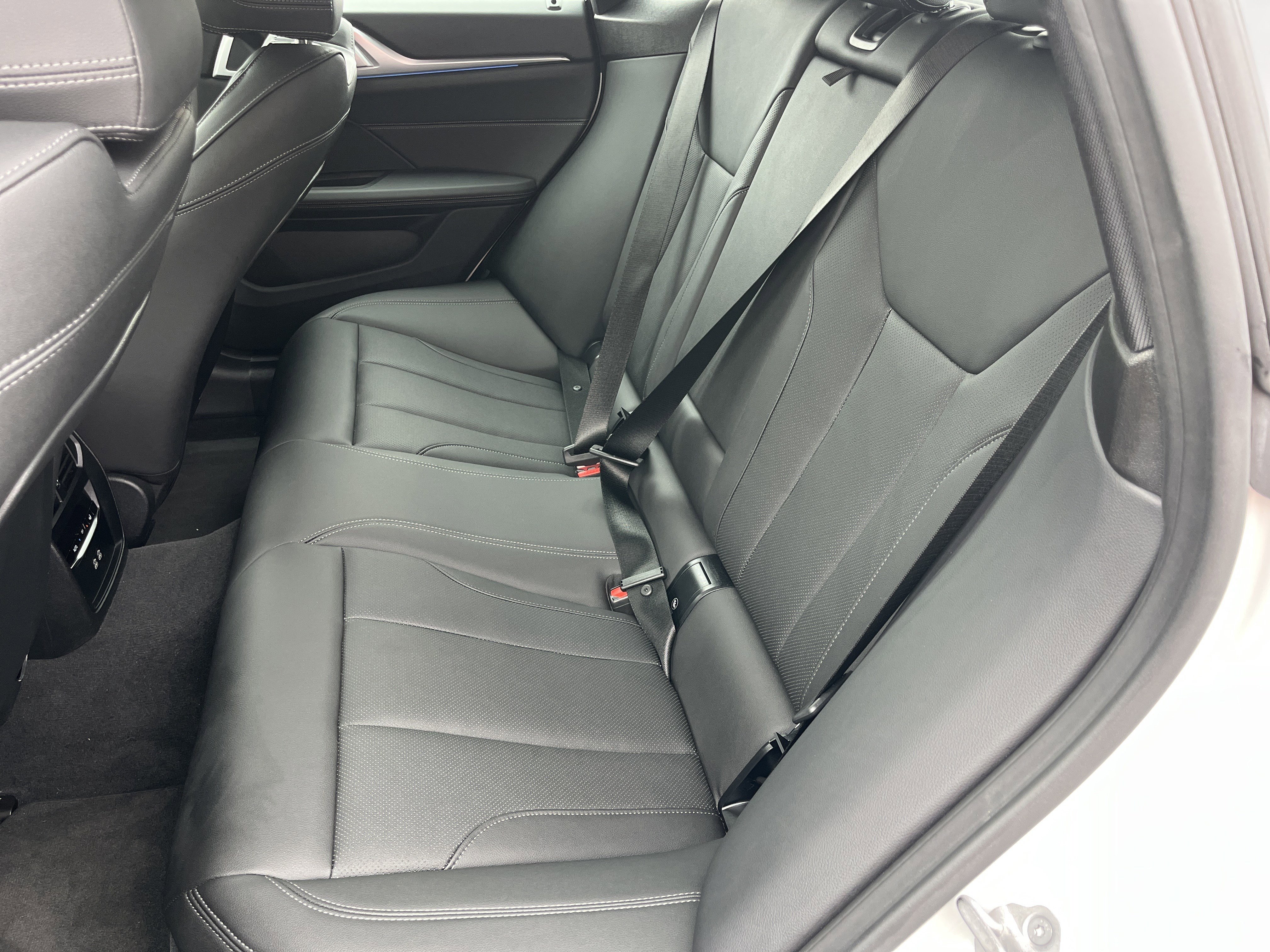 Used 2025 BMW i4 xDrive40i image 21