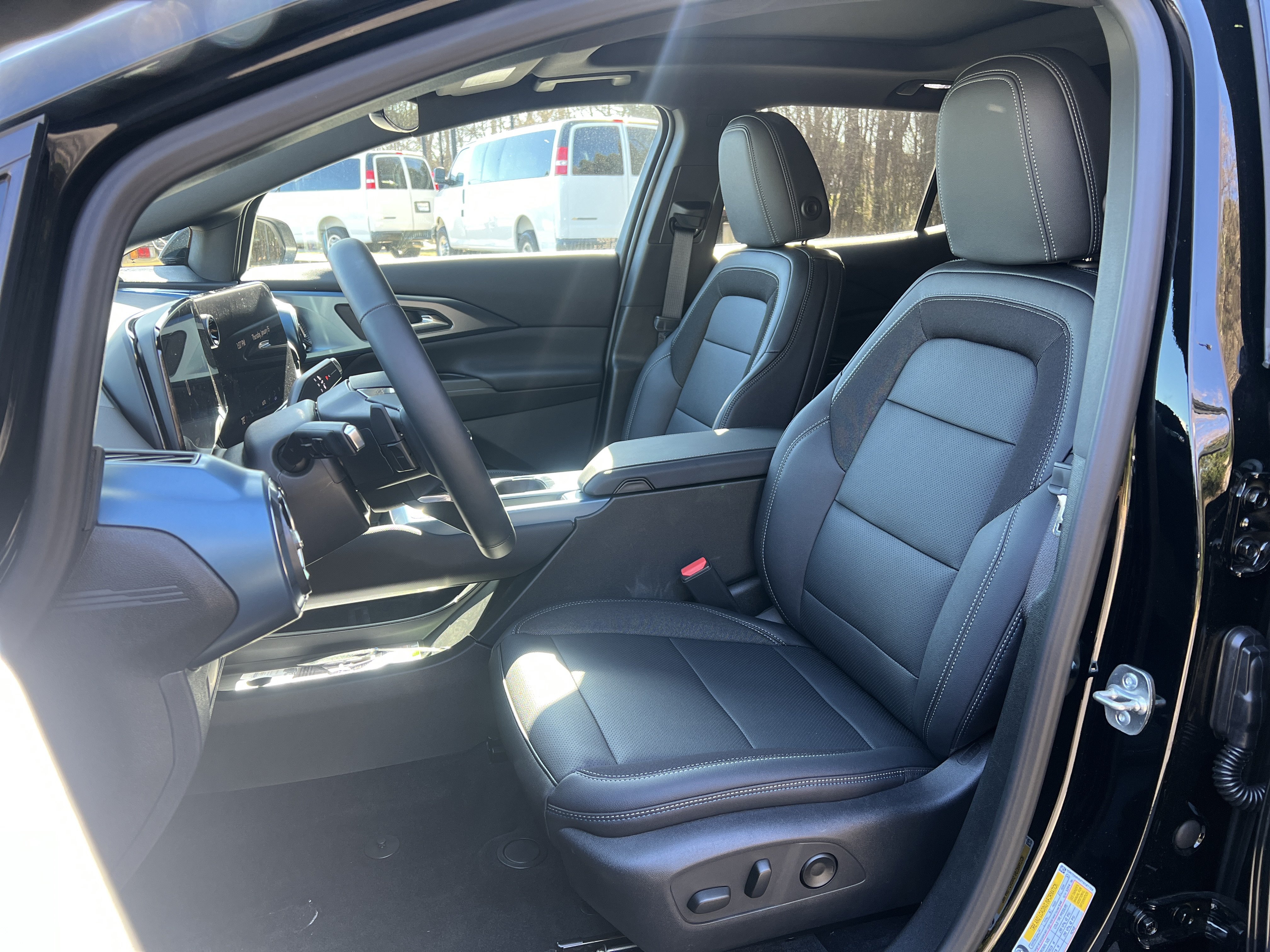 New 2026 Chevrolet Equinox EV LT AWD/4WD image 16