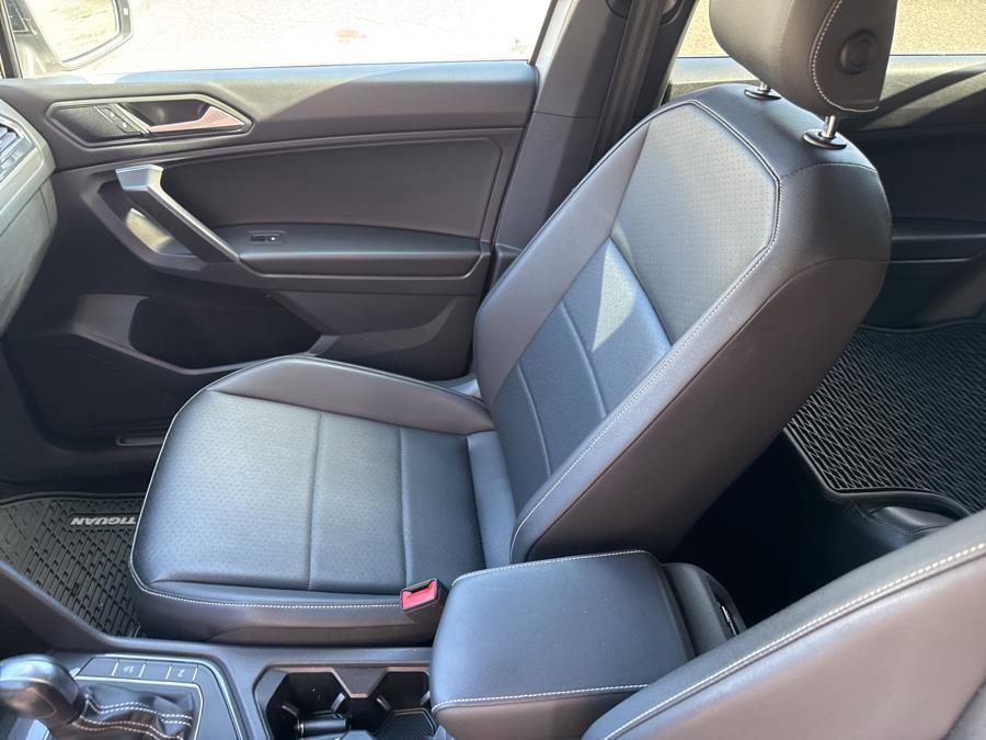 Used 2021 Volkswagen Tiguan SE R-Line image 16