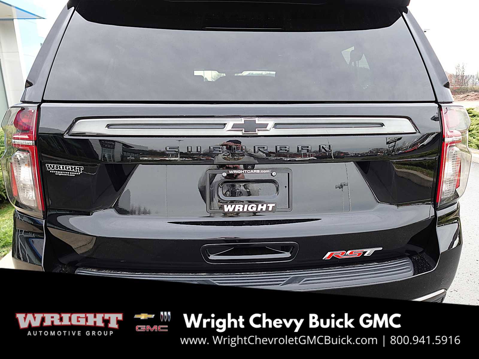 Used 2022 Chevrolet Suburban RST w/ Sport Performance Package image 4