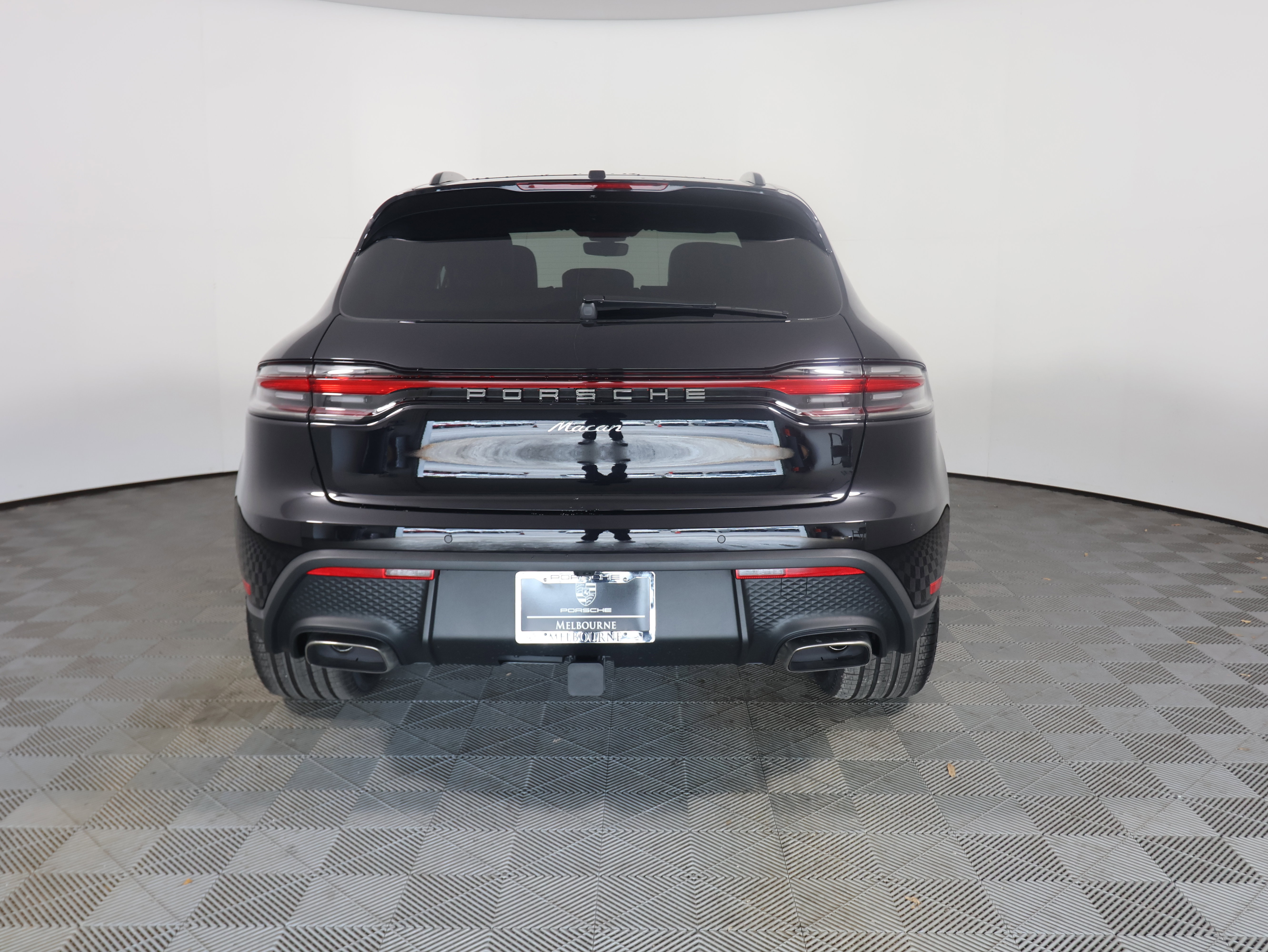 Used 2025 Porsche Macan image 6