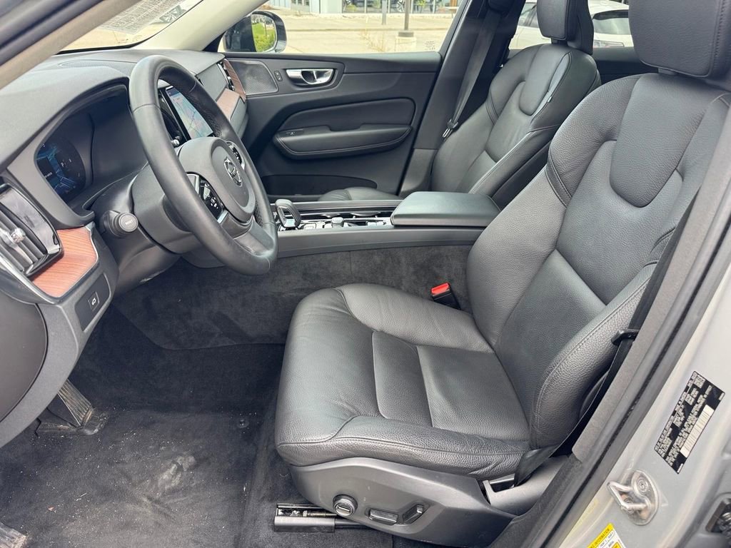 Certified 2023 Volvo XC60 B5 Plus w/ Climate Package image 8