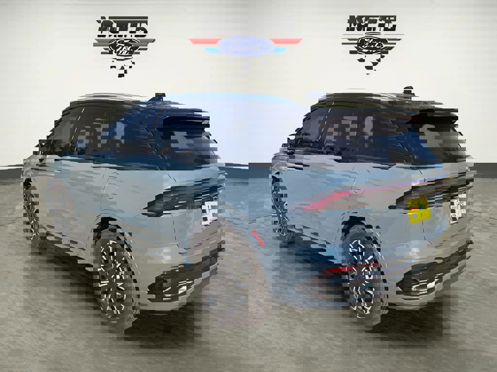 Used 2025 Lincoln Nautilus Reserve image 7