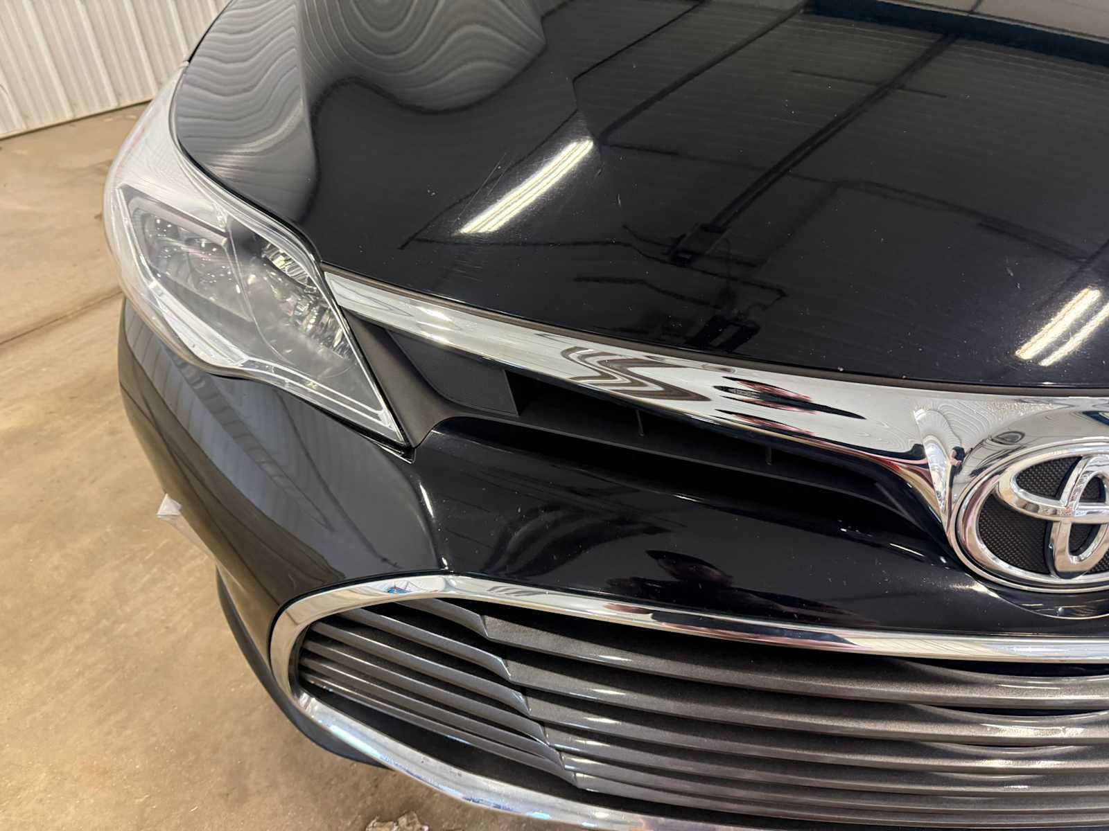 Used 2016 Toyota Avalon XLE Premium image 4