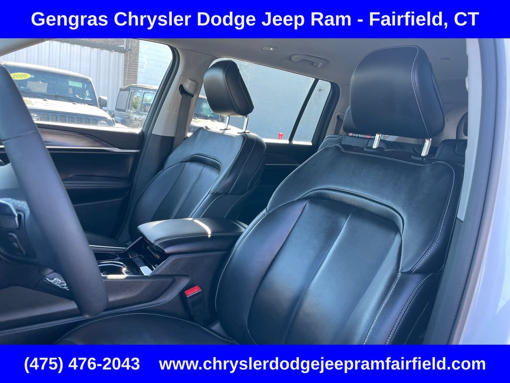 Certified 2023 Jeep Grand Cherokee L Limited w/ Black Appearance Package AWD/4WD image 51