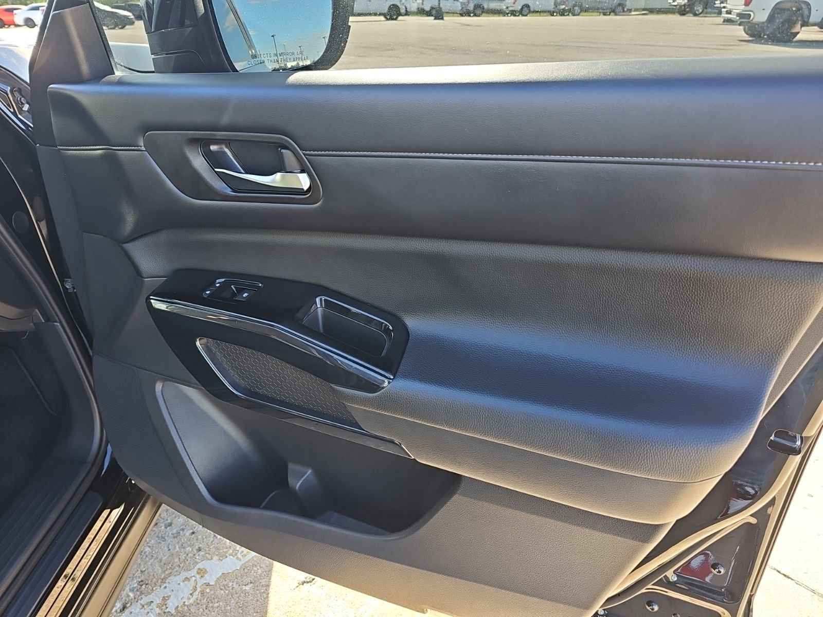 Used 2022 Nissan Pathfinder SV AWD/4WD image 28