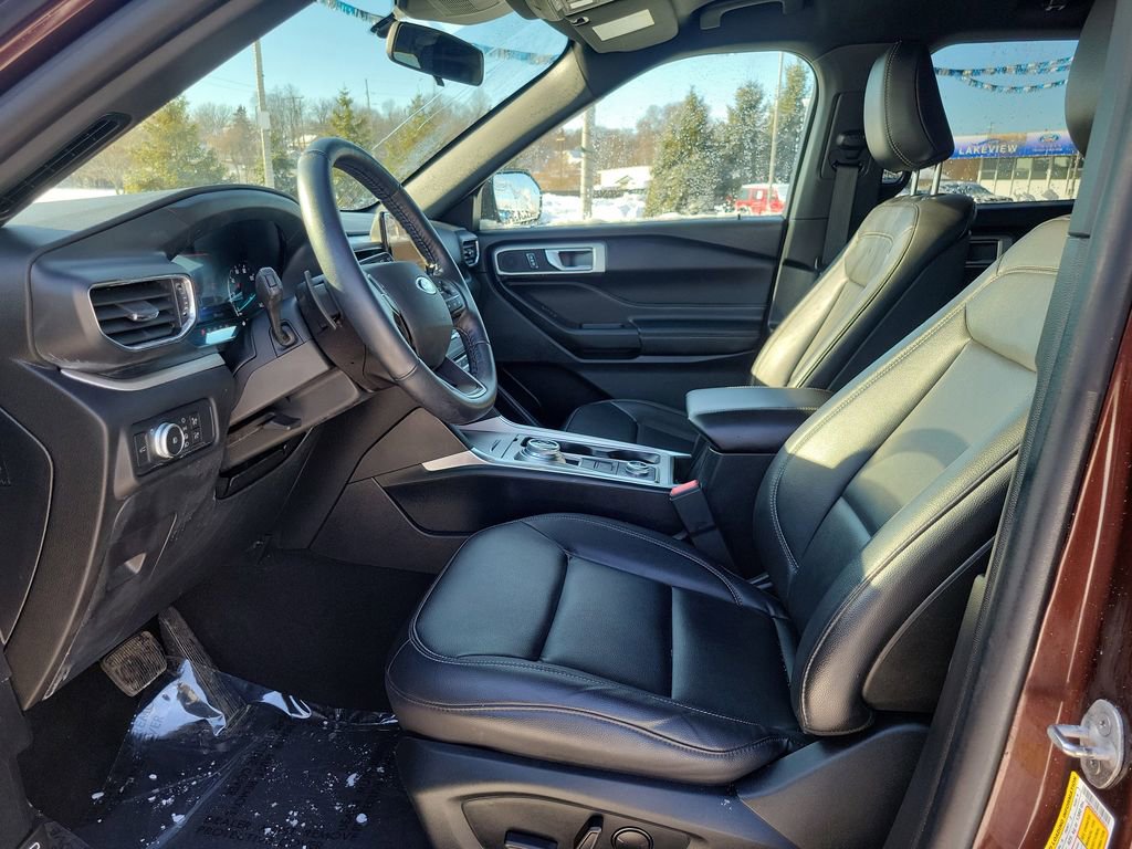 Used 2020 Ford Explorer XLT w/ Equipment Group 202A image 8