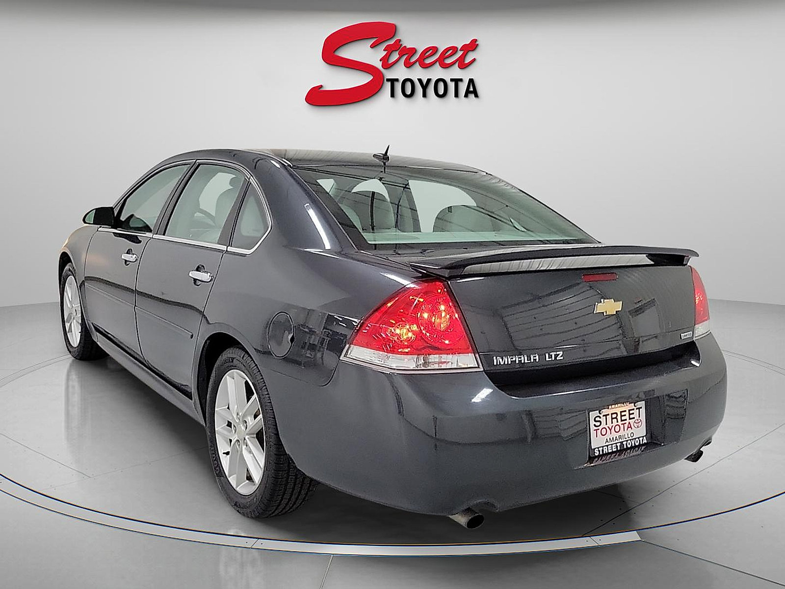 Used 2016 Chevrolet Impala LTZ FWD image 2
