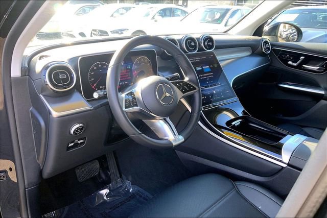 Used 2025 Mercedes-Benz GLC 300 4MATIC image 13