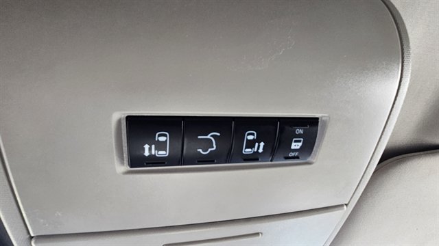 Used 2016 Dodge Grand Caravan SXT FWD image 13