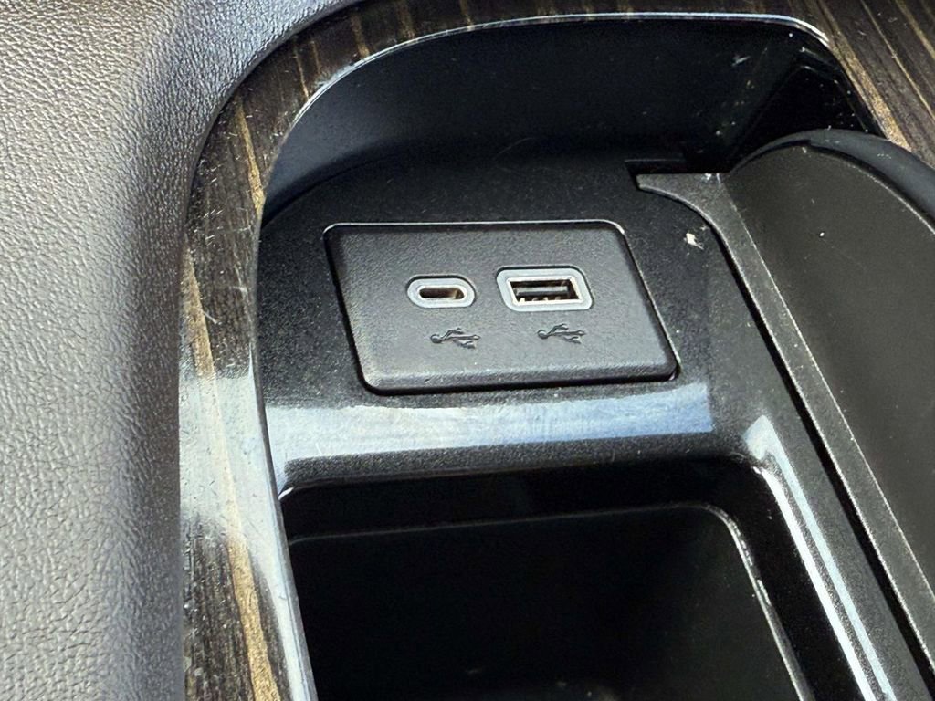 Used 2023 Cadillac Escalade ESV Premium Luxury w/ Performance Package AWD/4WD image 40