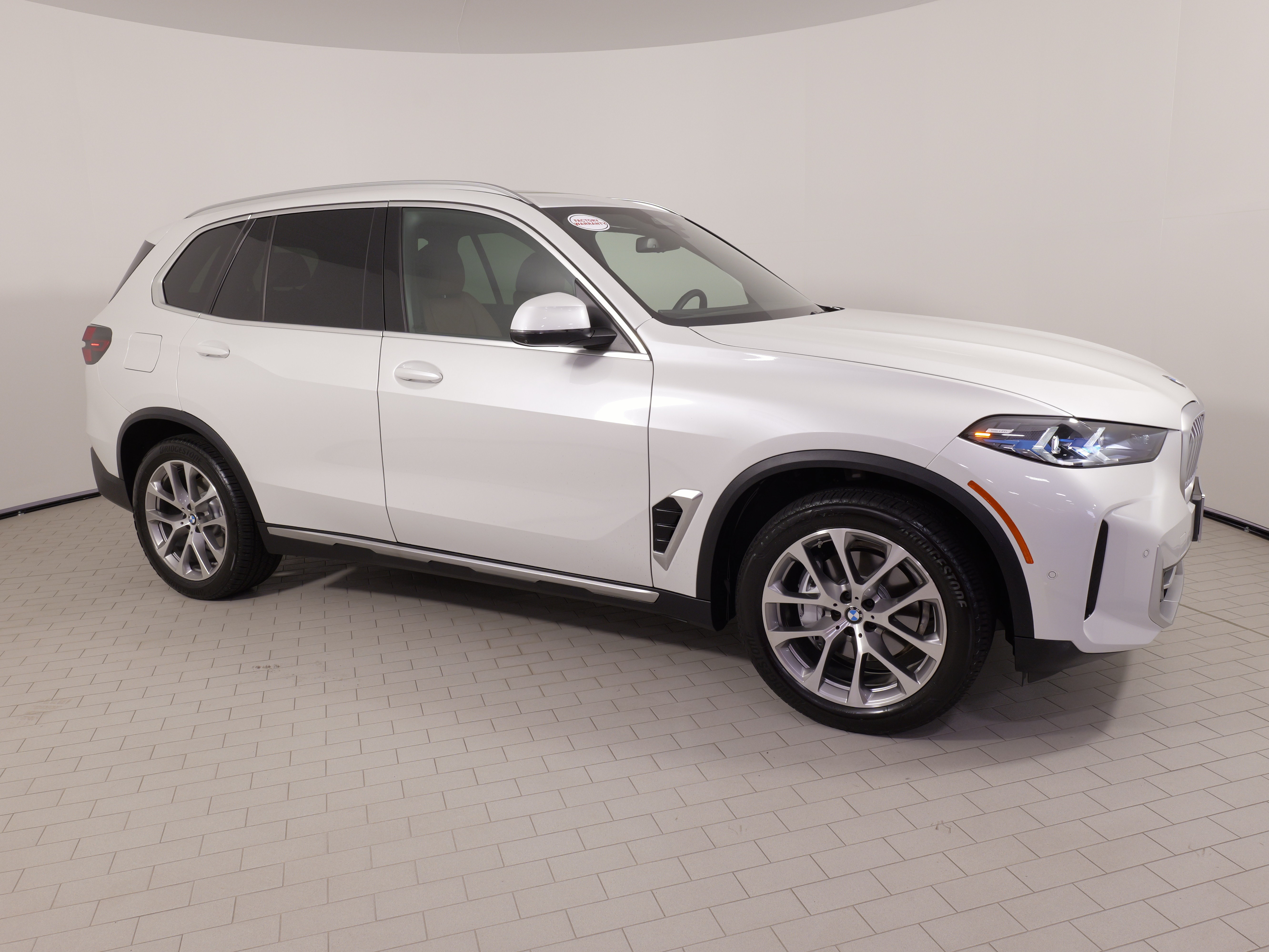 Used 2025 BMW X5 xDrive40i w/ Parking Assistance Package AWD/4WD image 9