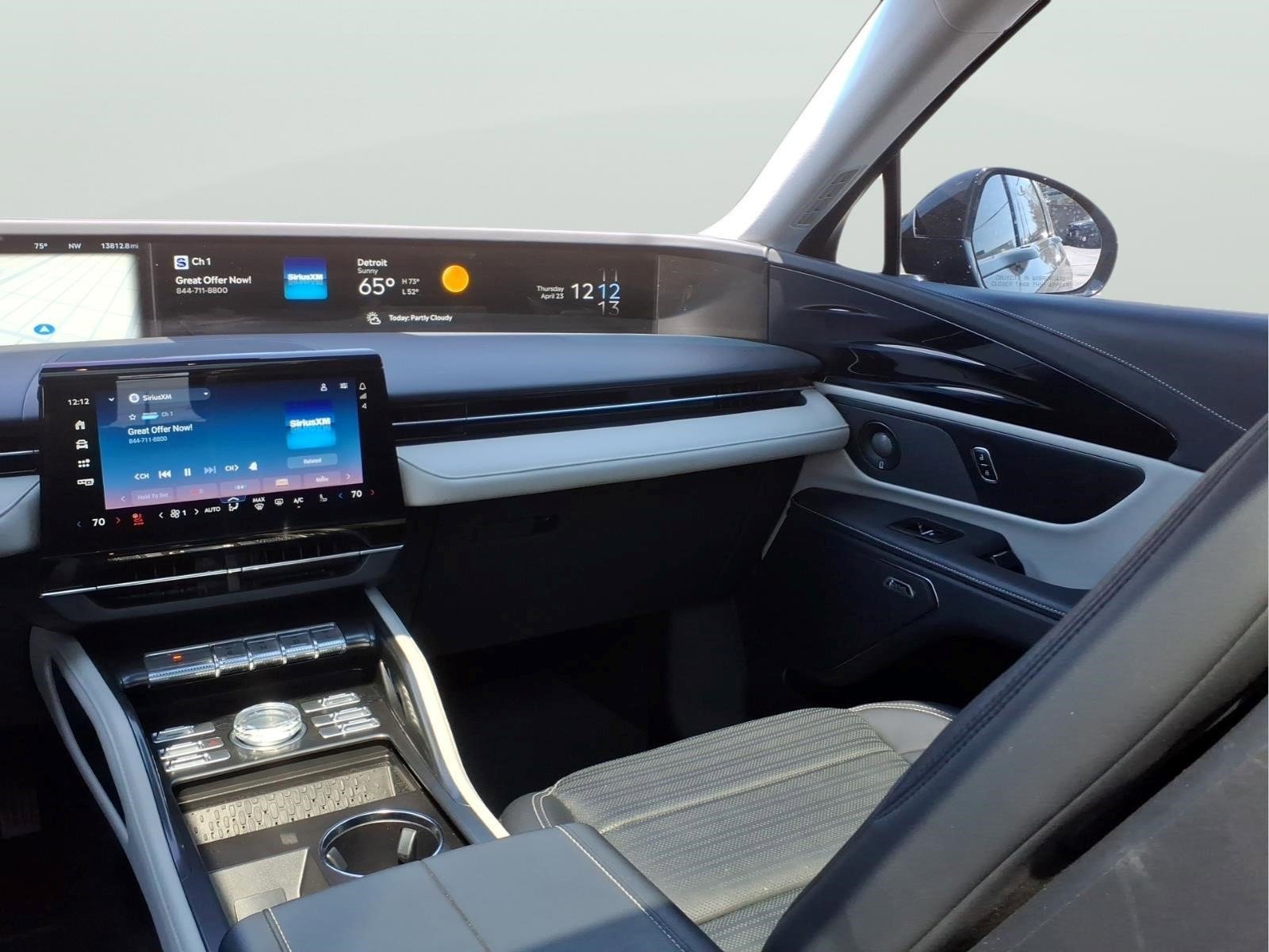 Used 2024 Lincoln Nautilus Reserve w/ Equipment Group 202A AWD/4WD image 12