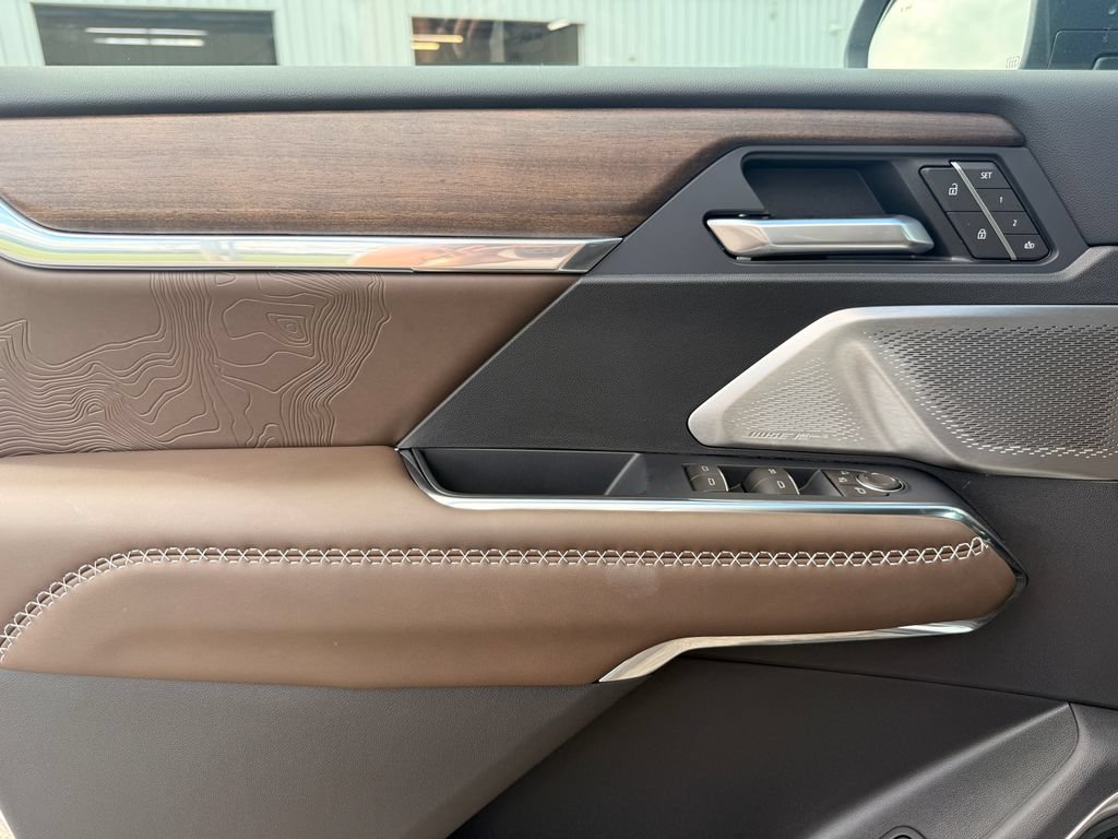 New 2026 GMC Acadia Denali Ultimate w/ LPO, Floor Liner Package FWD image 17