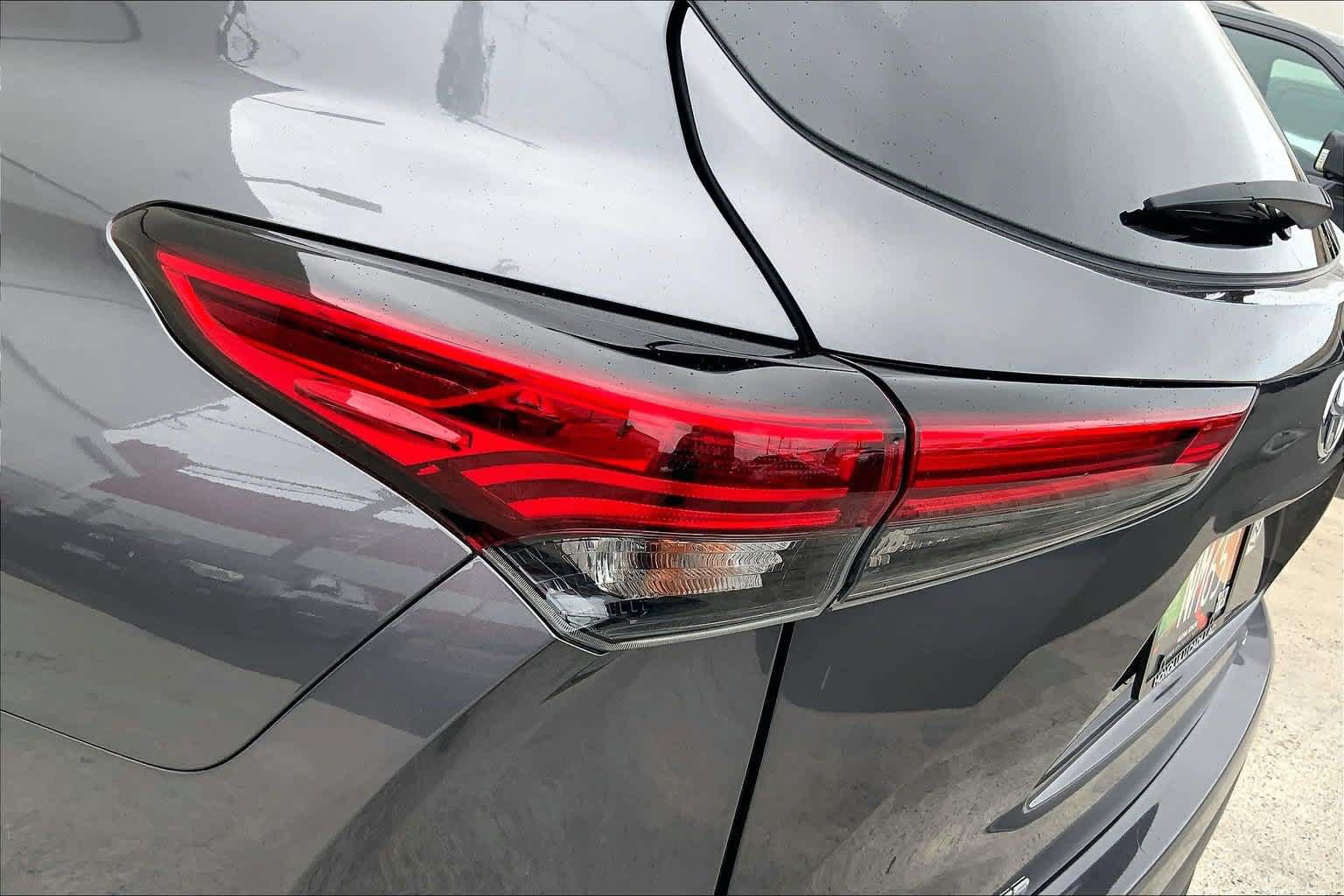 Used 2022 Toyota Highlander XLE AWD/4WD image 14