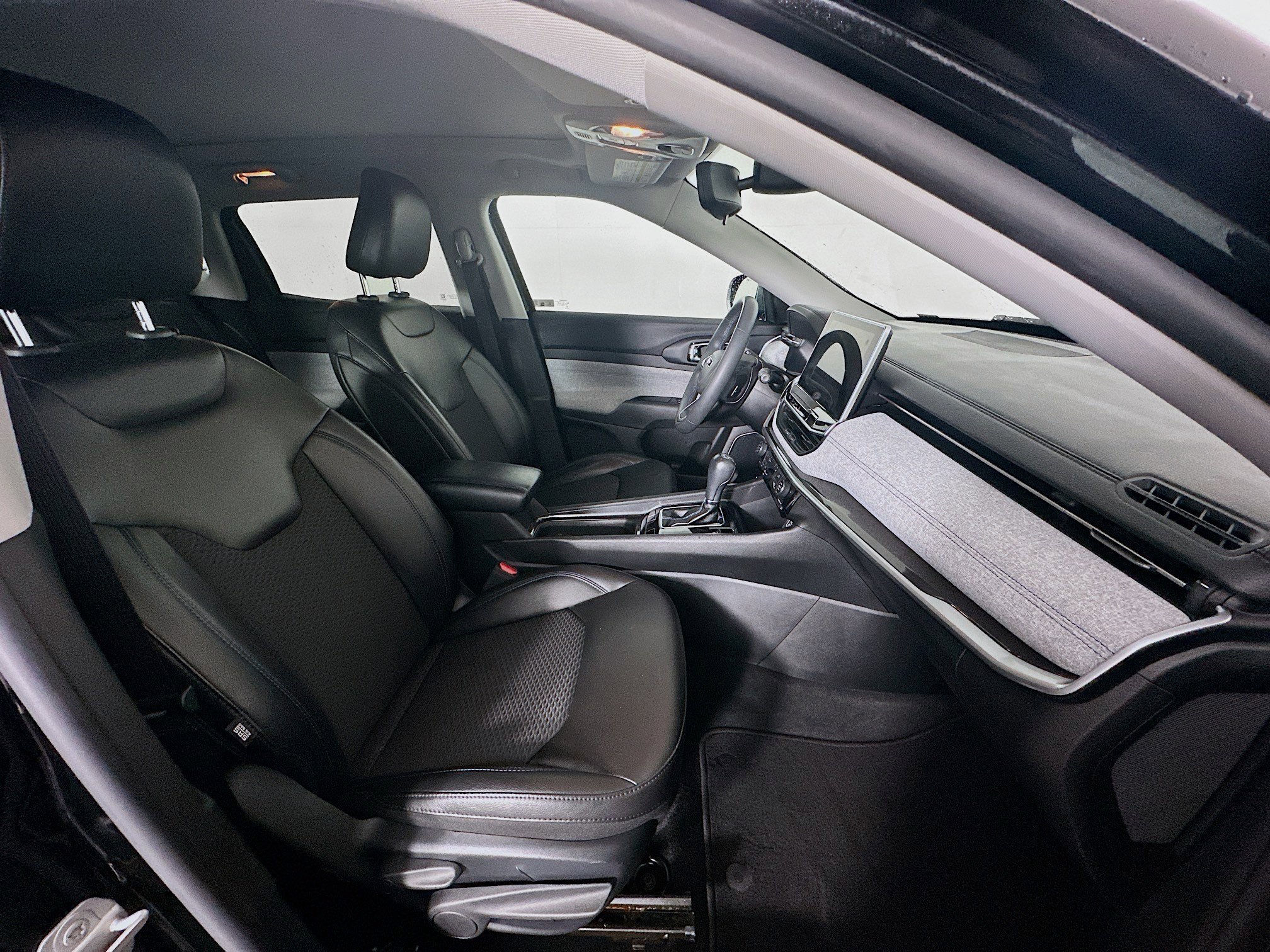 Used 2022 Jeep Compass Latitude w/ Sun and Sound Group image 31