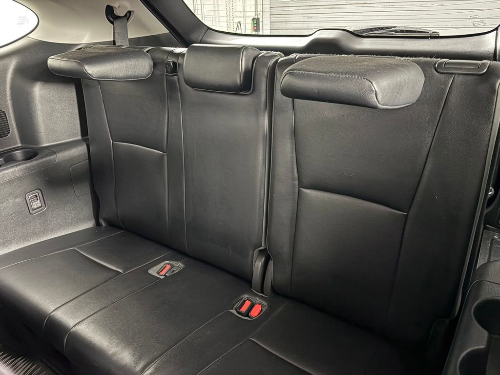 Used 2021 Toyota Highlander XLE AWD/4WD image 32