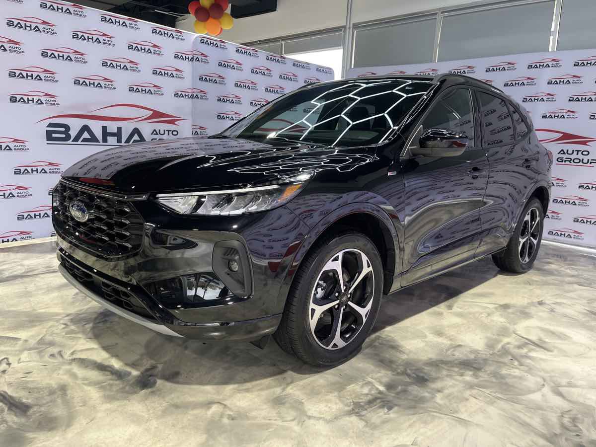 Used 2024 Ford Escape ST-Line Select w/ Tech Pack #1 AWD/4WD image 2