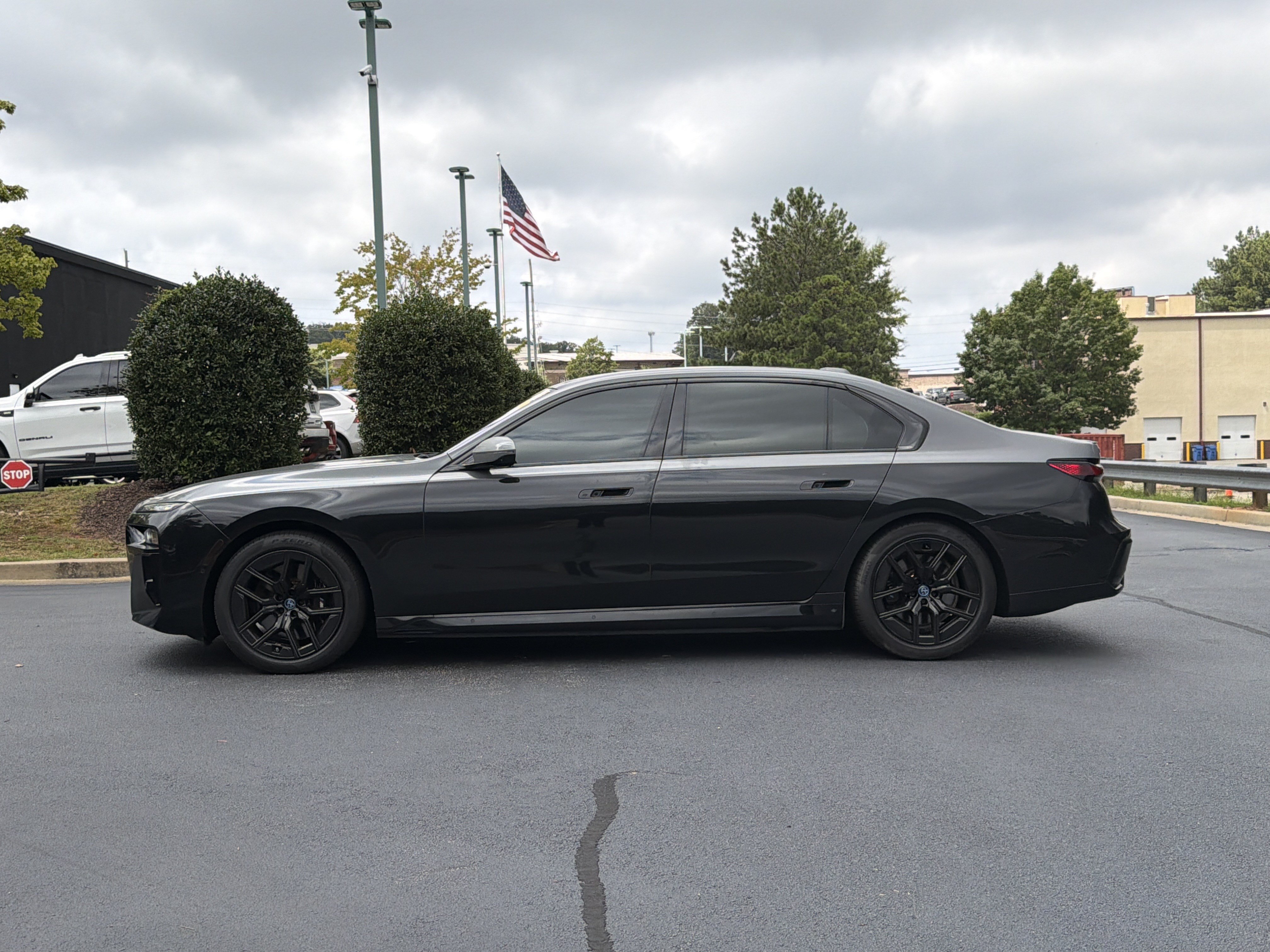 Used 2023 BMW i7 xDrive60 AWD/4WD image 11