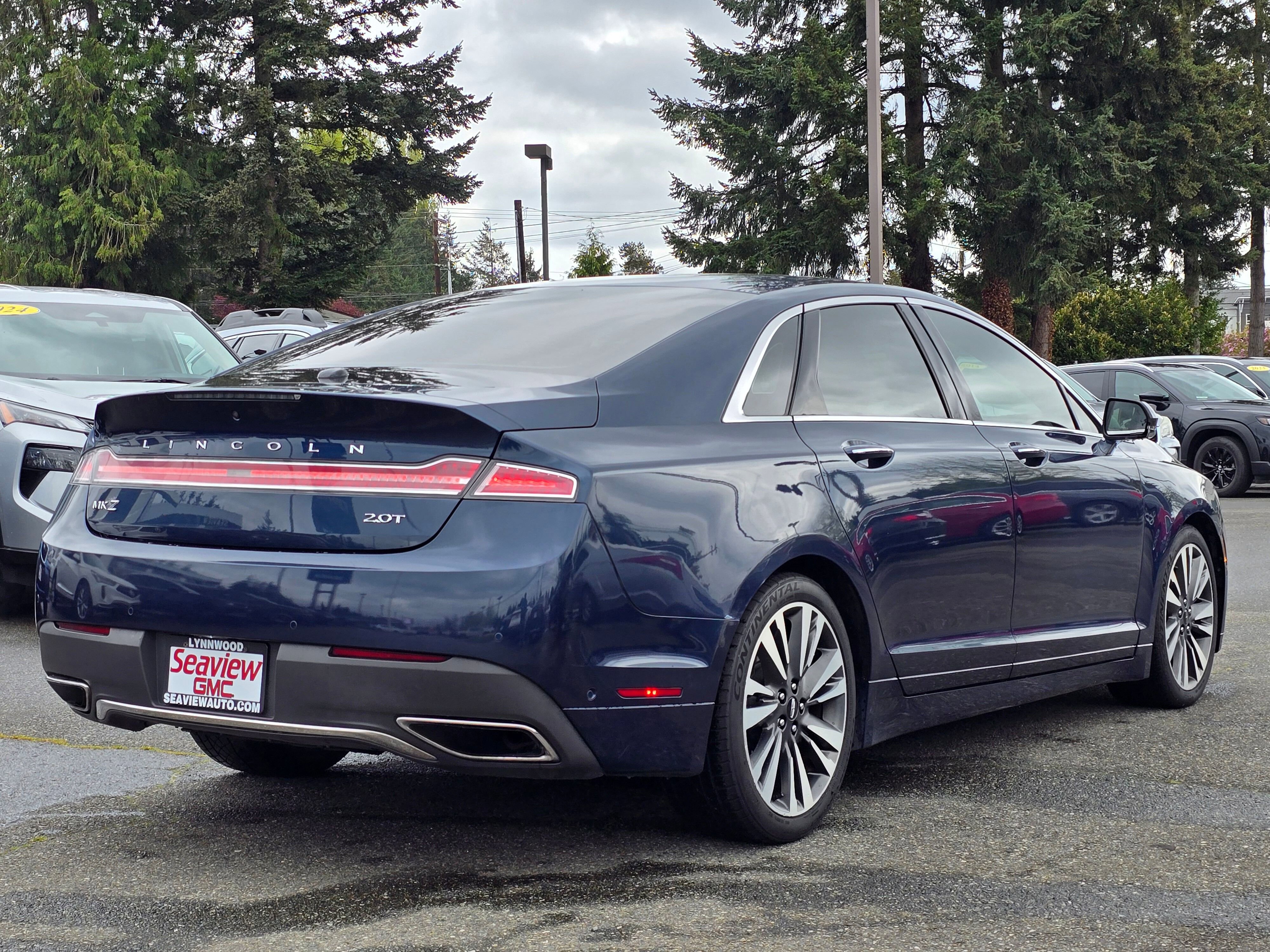Used 2017 Lincoln MKZ Reserve FWD image 7