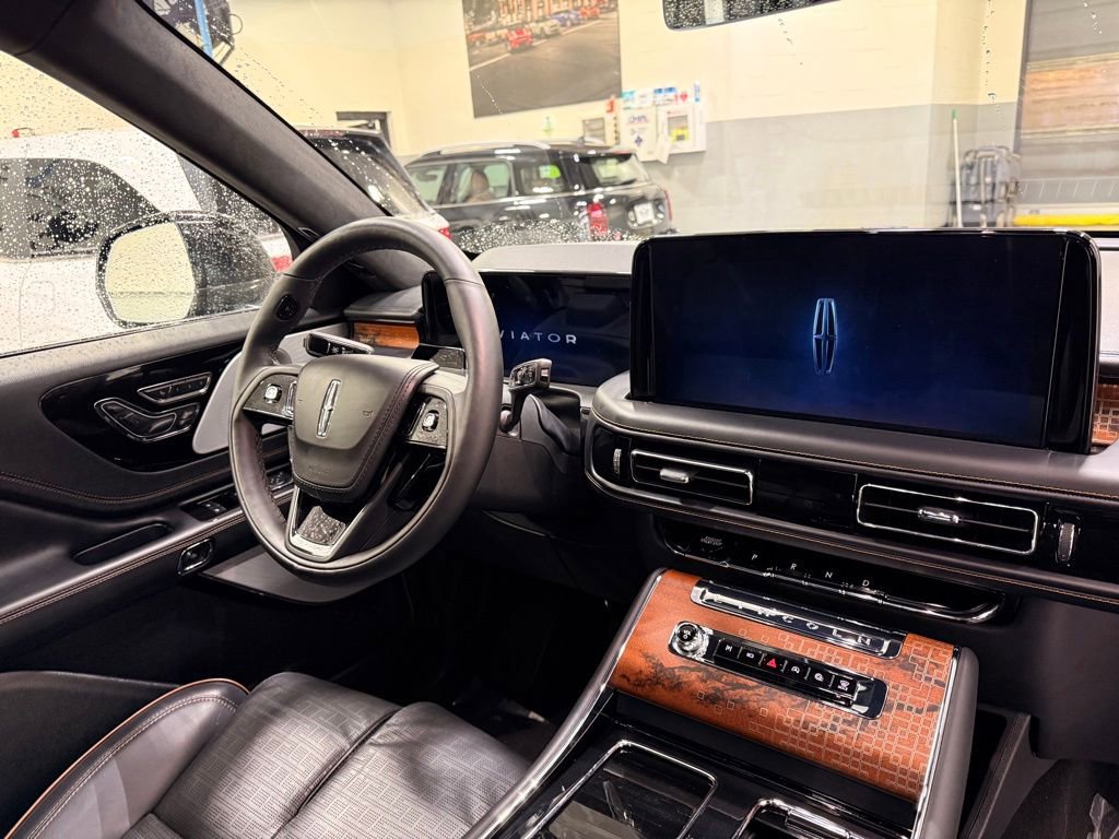 Used 2025 Lincoln Aviator Black Label AWD/4WD image 31