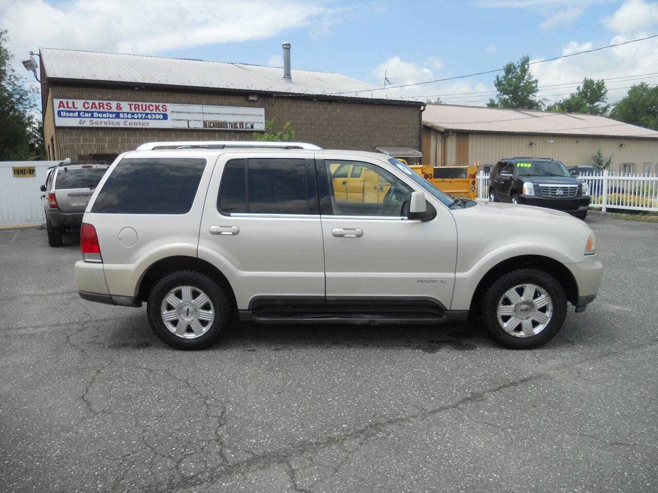 Used 2005 Lincoln Aviator AWD image 6