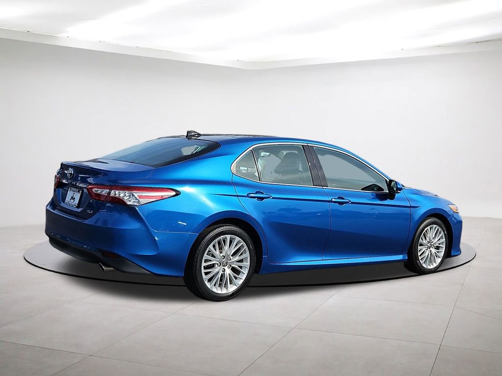 Used 2020 Toyota Camry XLE image 7