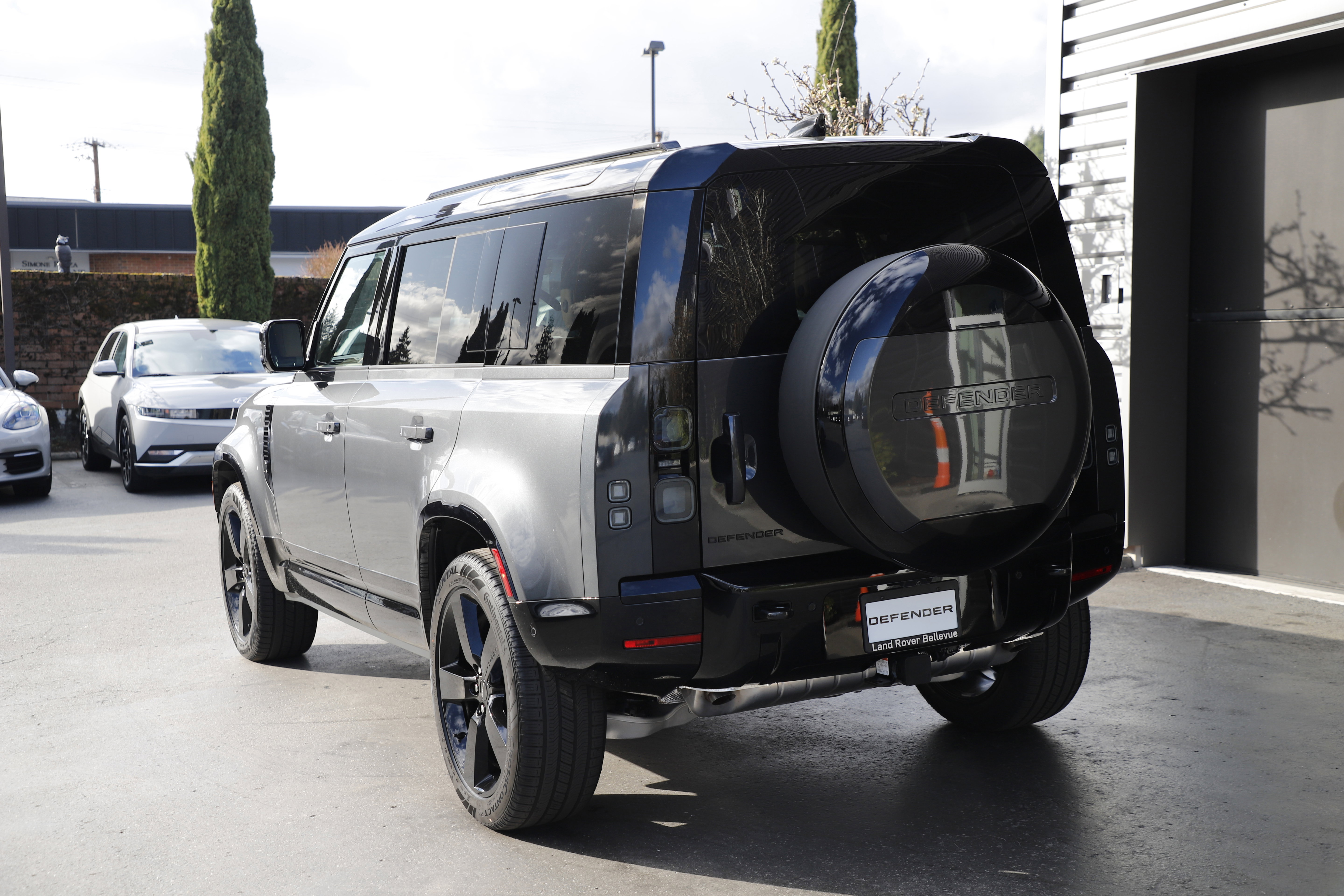 New 2026 Land Rover Defender 110 X-Dynamic SE image 4