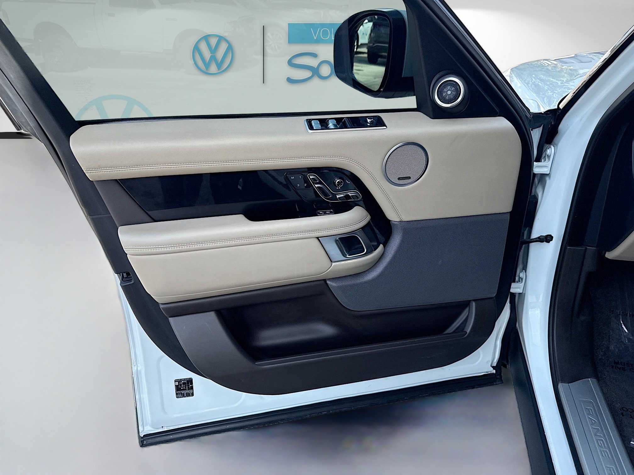 Used 2019 Land Rover Range Rover Velar R-Dynamic SE image 20