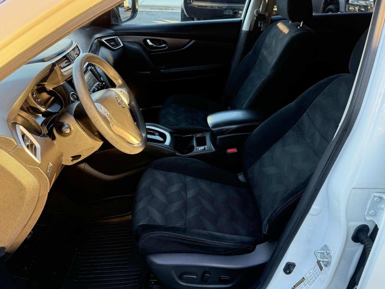 Used 2016 Nissan Rogue SV w/ SV Premium Package image 20