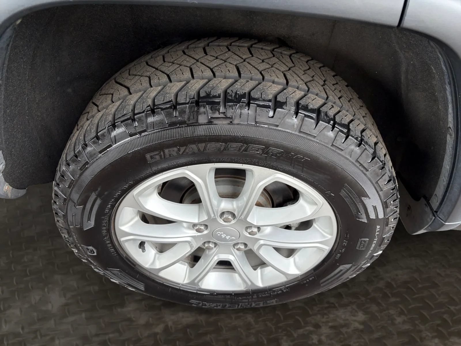 Used 2021 Jeep Grand Cherokee Laredo X AWD/4WD image 39