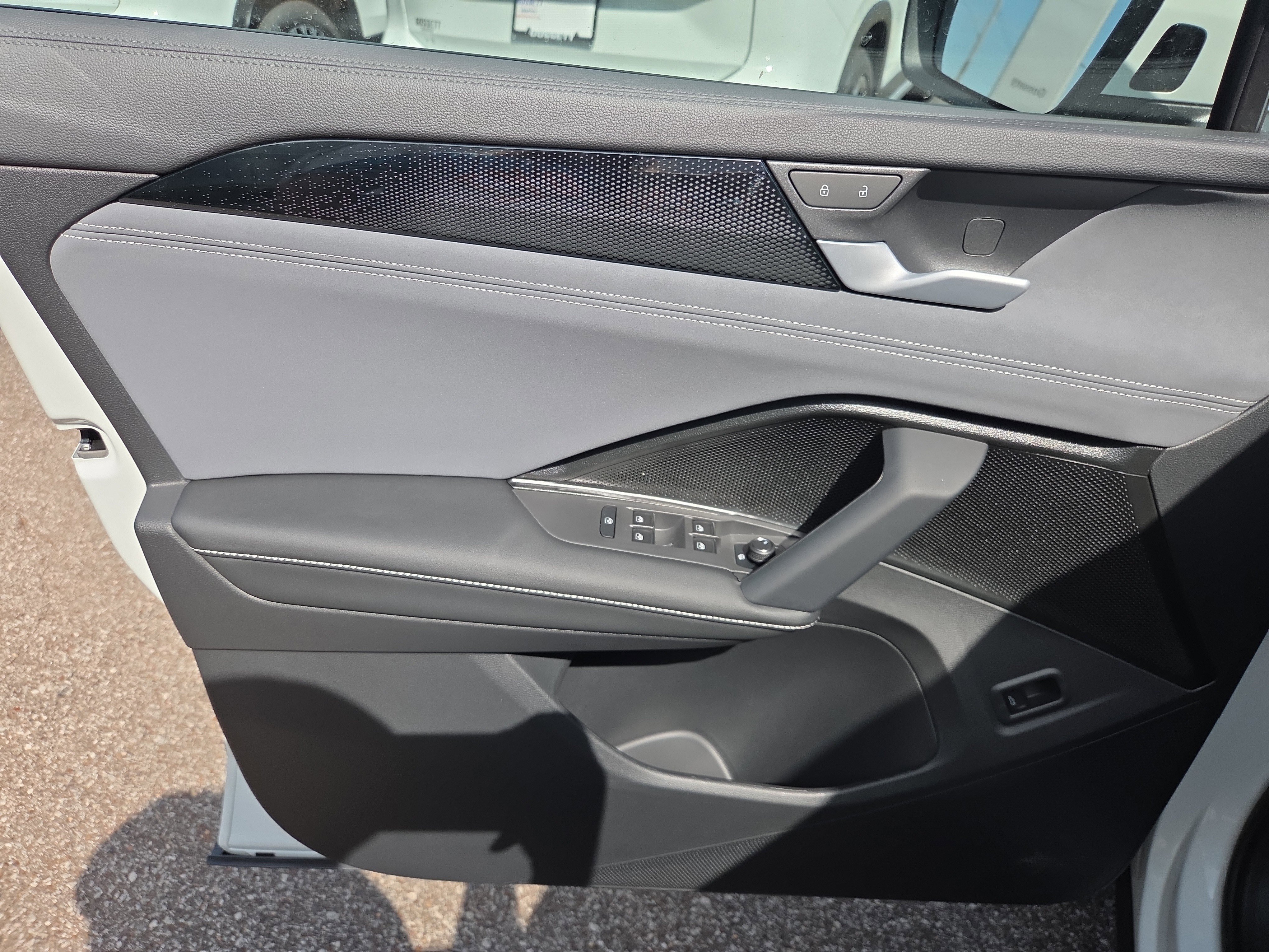 New 2025 Volkswagen Tiguan SE image 5