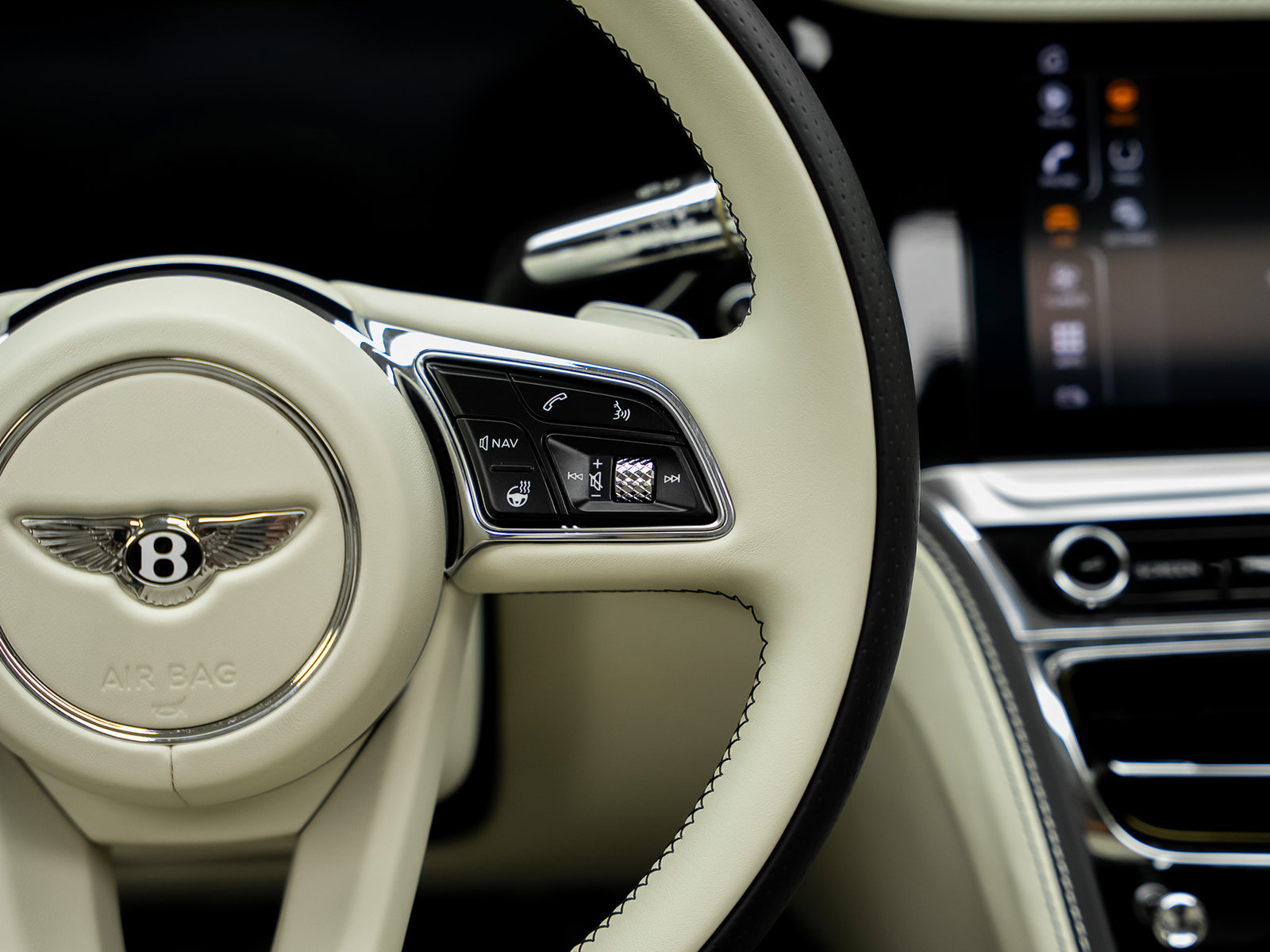 Used 2022 Bentley Flying Spur Plug-In Hybrid AWD/4WD image 43