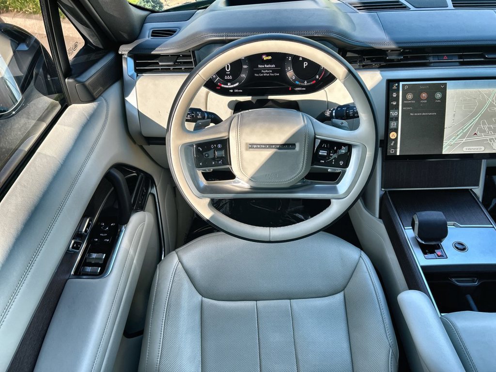 Certified 2025 Land Rover Range Rover SE AWD/4WD image 13
