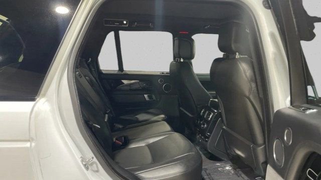 Used 2018 Land Rover Range Rover HSE image 14