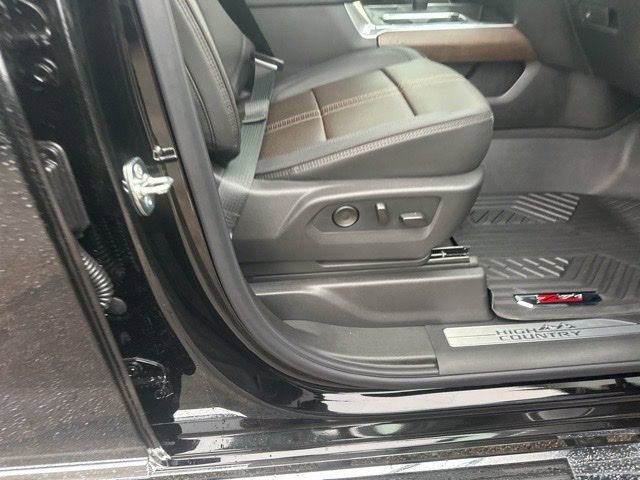 New 2026 Chevrolet Silverado 1500 High Country w/ LPO, Dark Essentials Package image 33