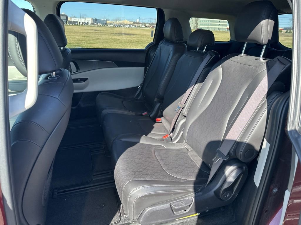 Used 2024 Kia Carnival LX image 13