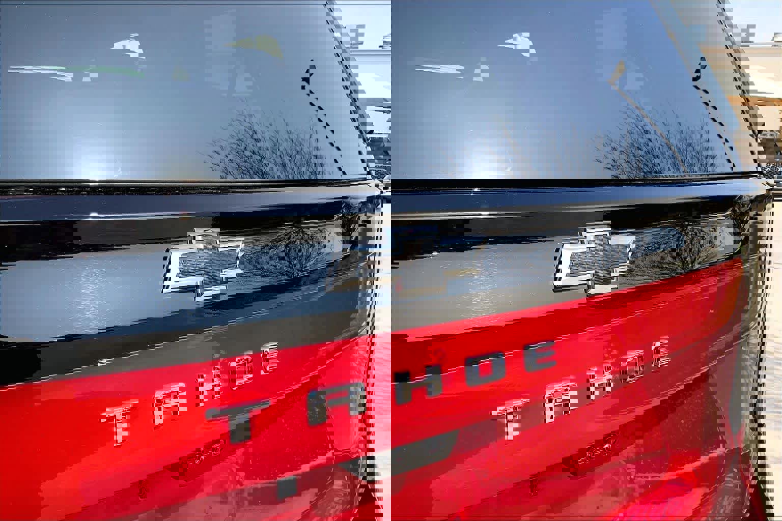 Used 2025 Chevrolet Tahoe High Country AWD/4WD image 10