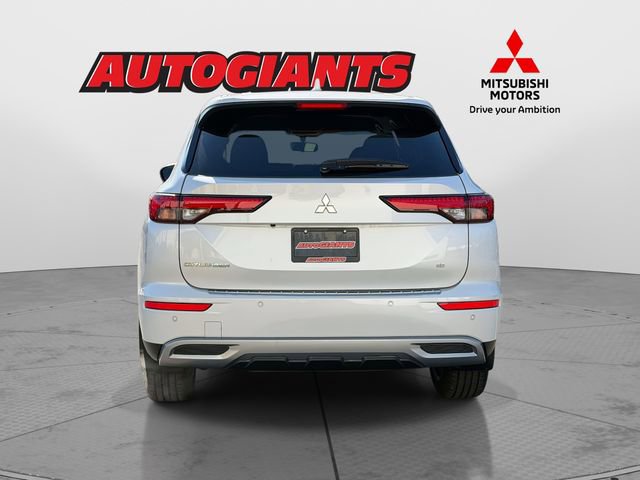 Used 2023 Mitsubishi Outlander SE image 3