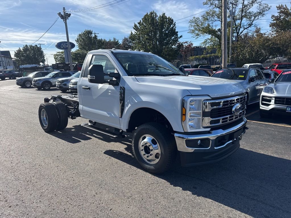 New 2026 Ford F350 XL w/ XL Chrome Package image 3