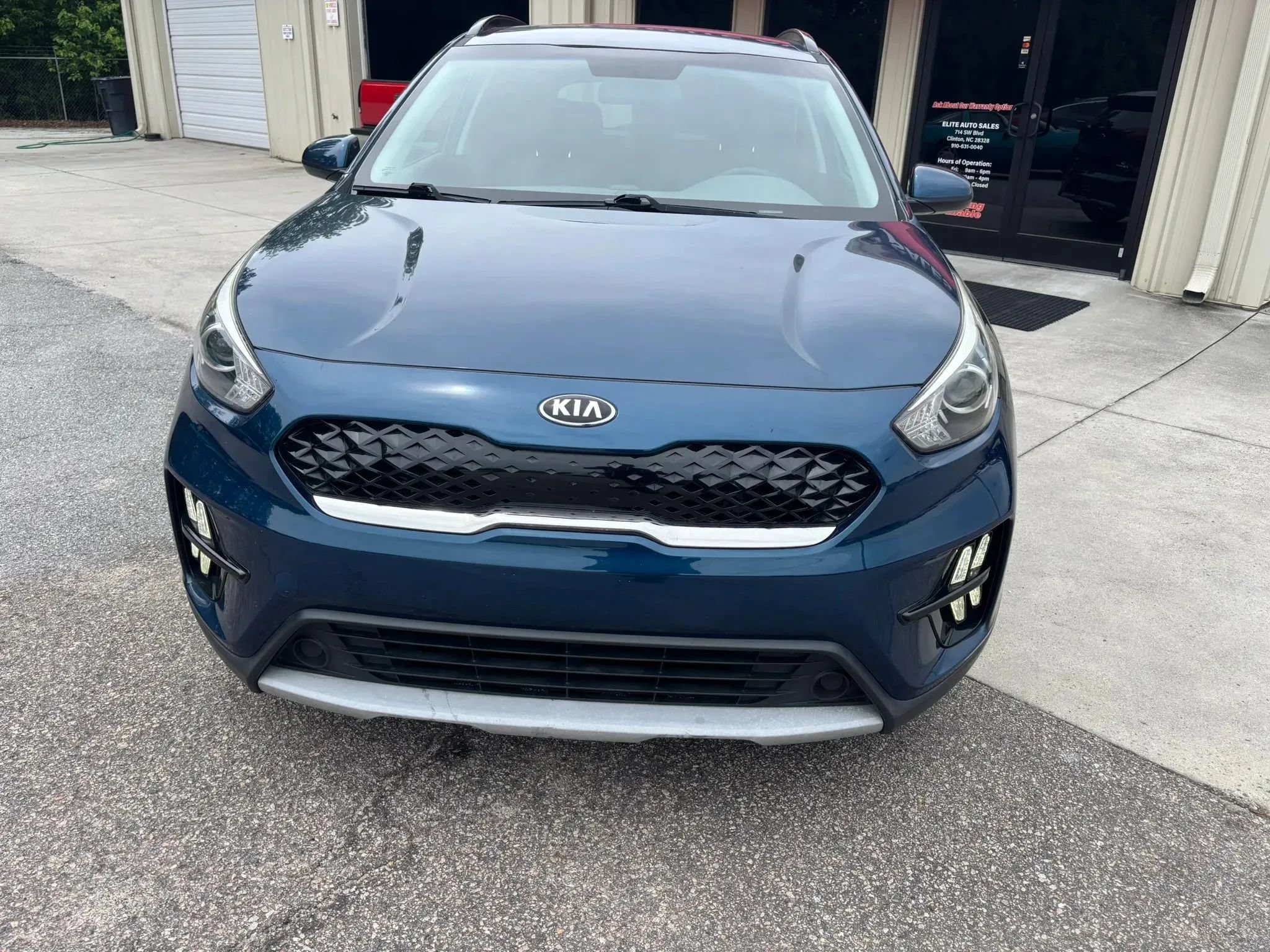 Used 2020 Kia Niro LX FWD image 4