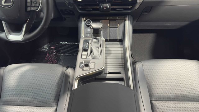 Used 2024 Lexus GX 550 w/ Cold Area Package AWD/4WD image 23