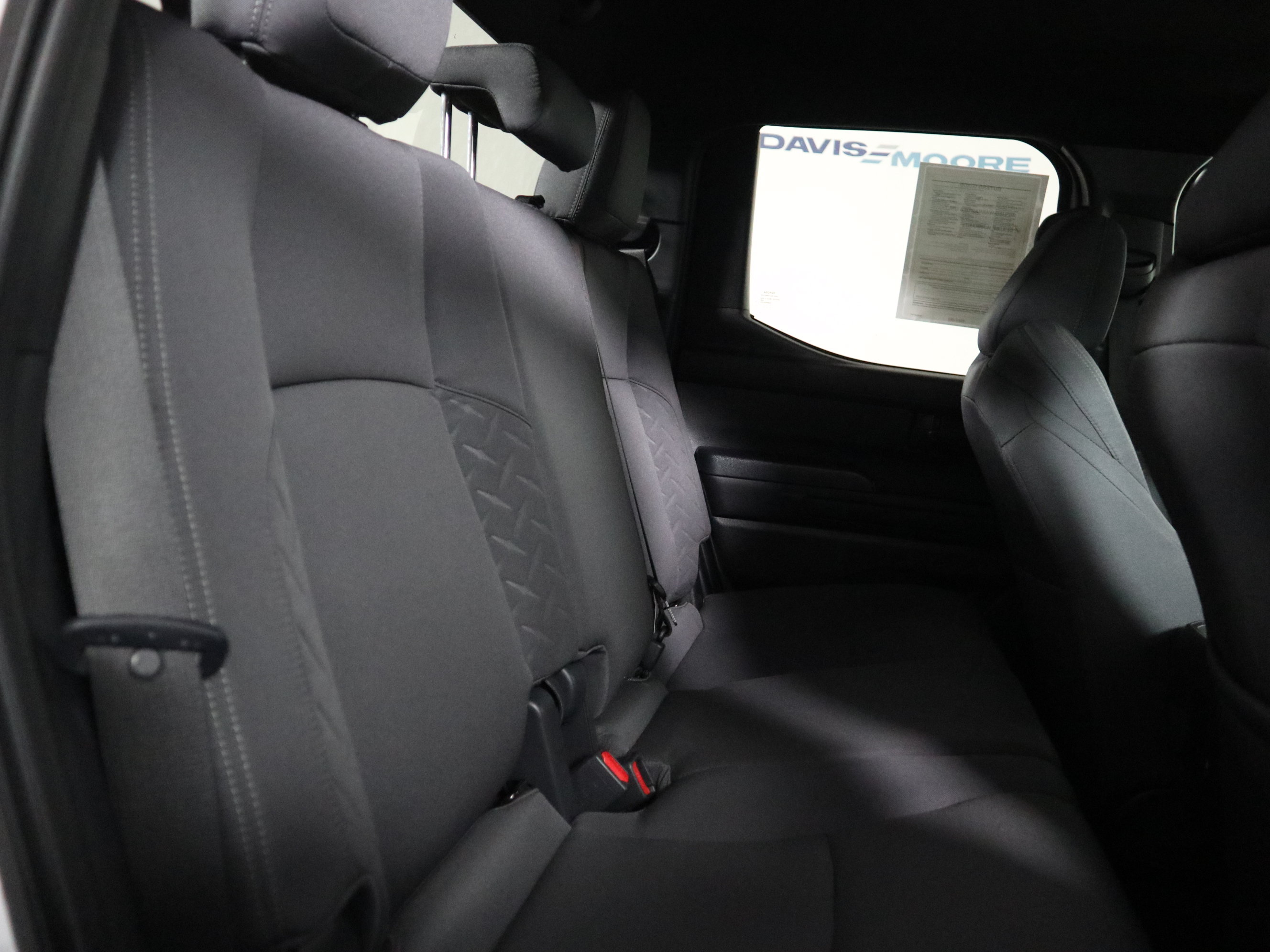 Used 2025 Toyota Tacoma SR5 AWD/4WD image 21