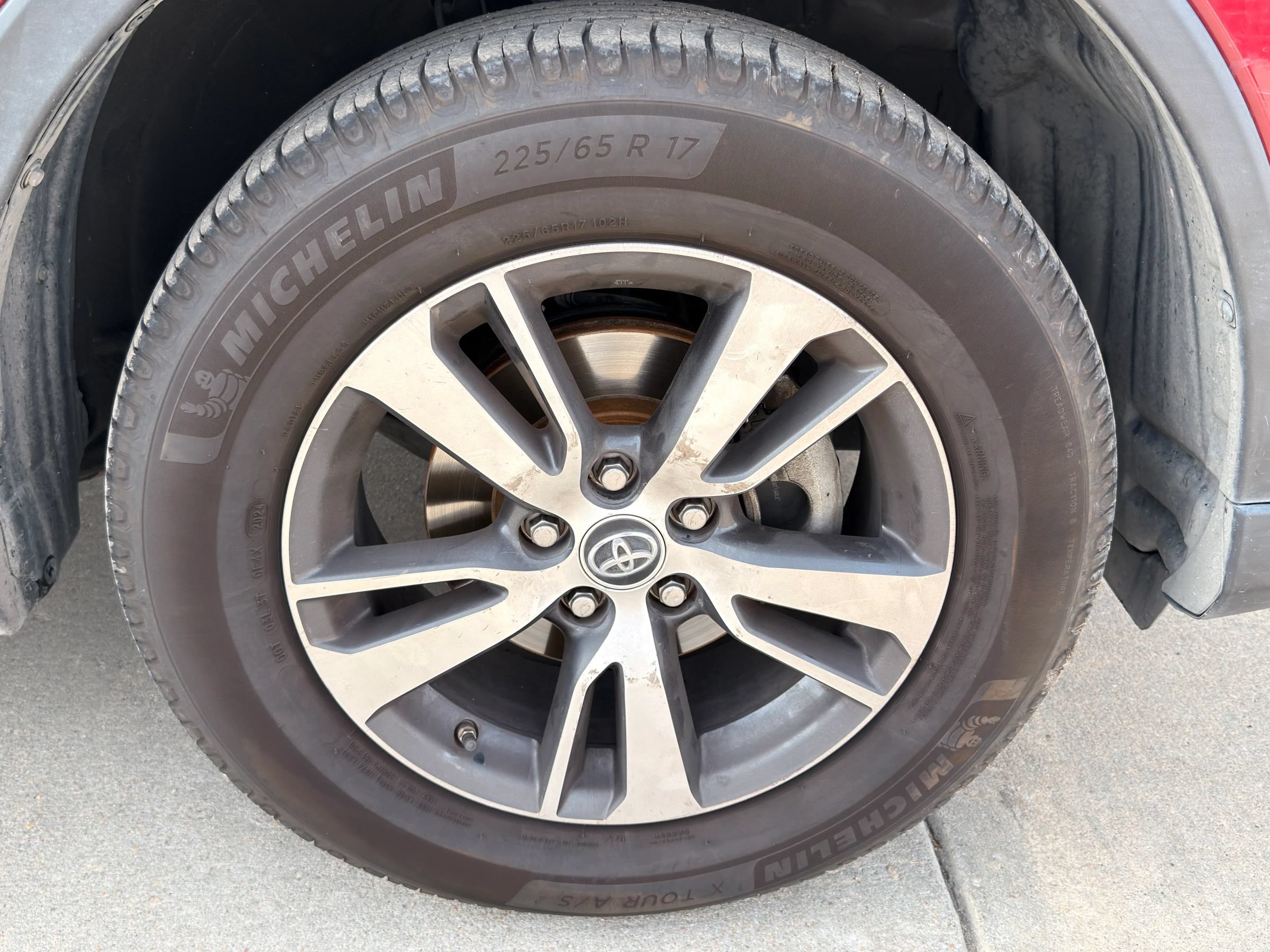 Used 2018 Toyota RAV4 XLE FWD image 28