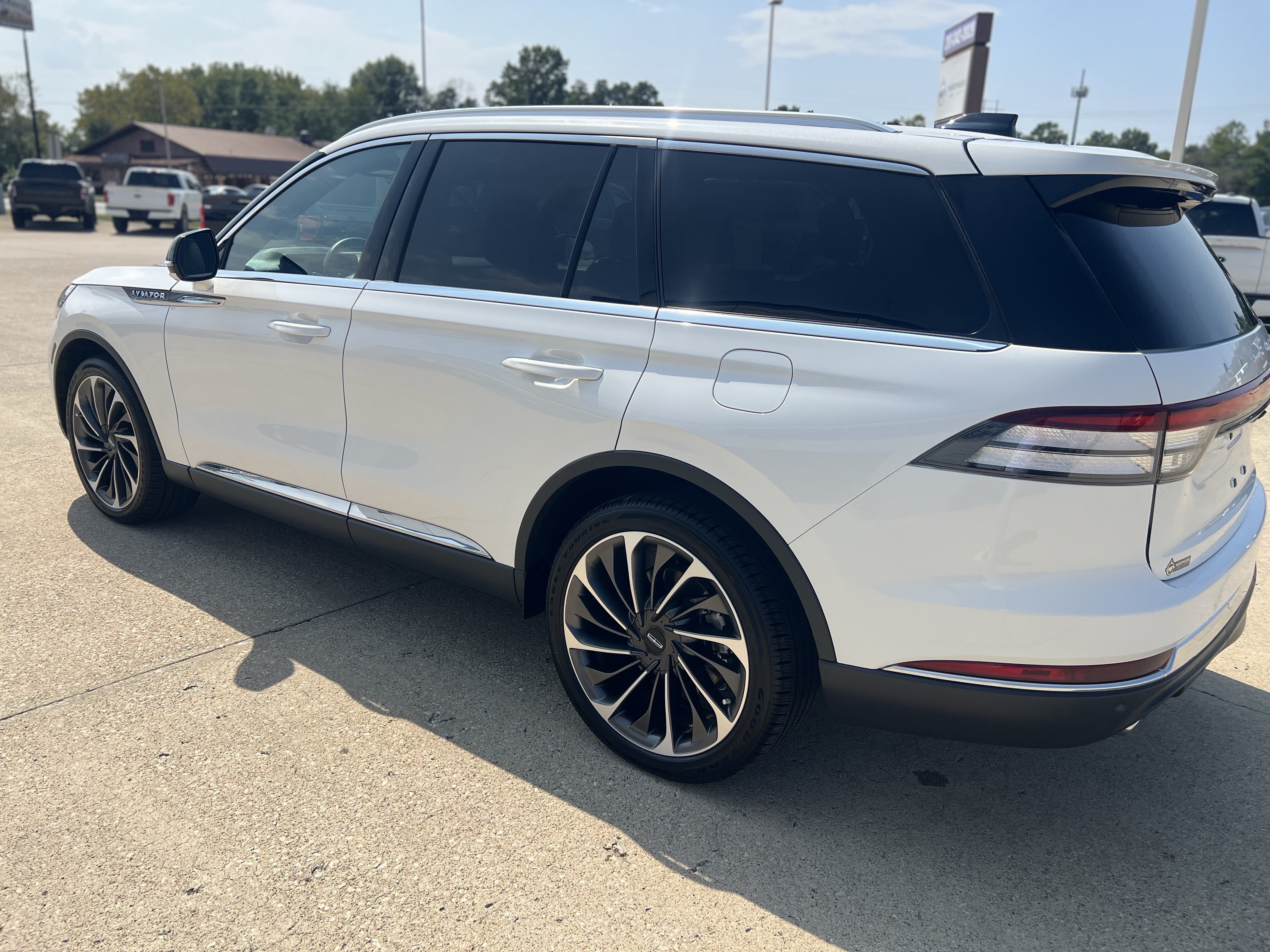 Used 2025 Lincoln Aviator Reserve w/ Equipment Group 201A AWD/4WD image 8