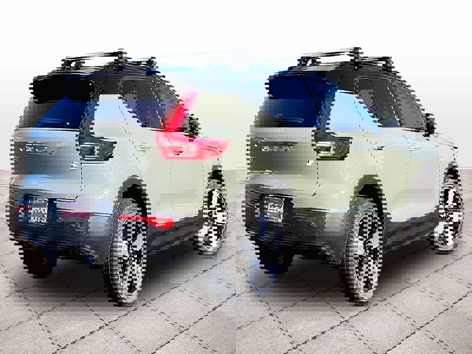 Used 2023 Volvo XC40 Recharge Ultimate image 16