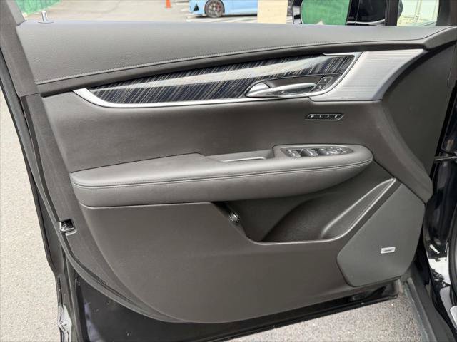 Used 2024 Cadillac XT6 Premium Luxury w/ LPO, Floor Liner Package AWD/4WD image 18