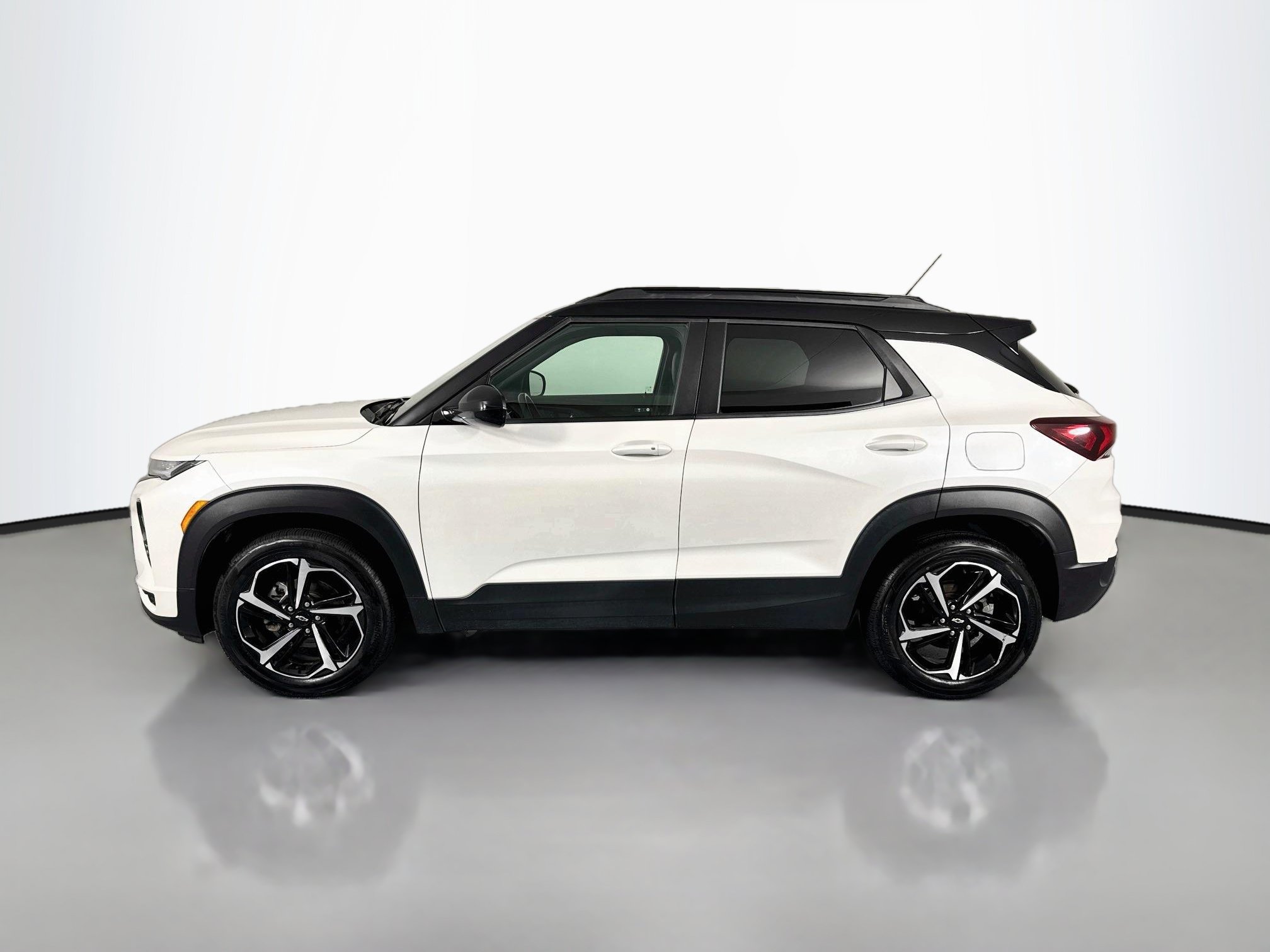 Used 2021 Chevrolet TrailBlazer RS w/ Convenience Package AWD/4WD image 8